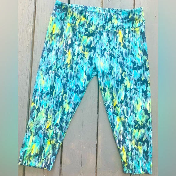 MARIKA TEK- Capri Length Leggings/Yoga/workout Pants. - Picture 3 of 3